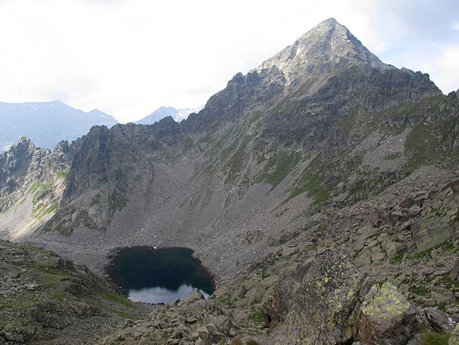 Lago d'Avolo unterhalb des Monte Calpellio
