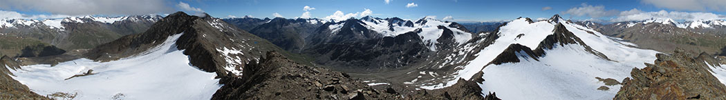 Traumpanorama vom Seykogel (3360m) u.a. mit Blick auf Similaun, Weisskogel und Wildspitze (noch in den Wolken)